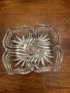 Clear Glass Decorative Serving Bowl - Elegant Swirl Design